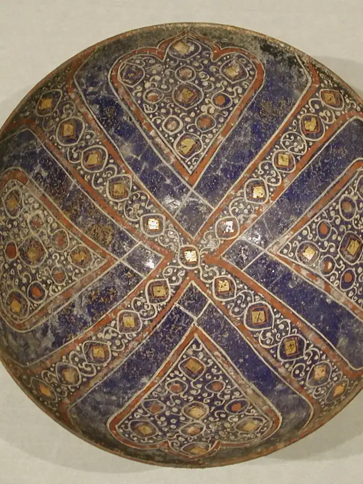Bowl — 13th–early 14th century; figürsüz İslâm sanatı eseri (The Met, CC0).