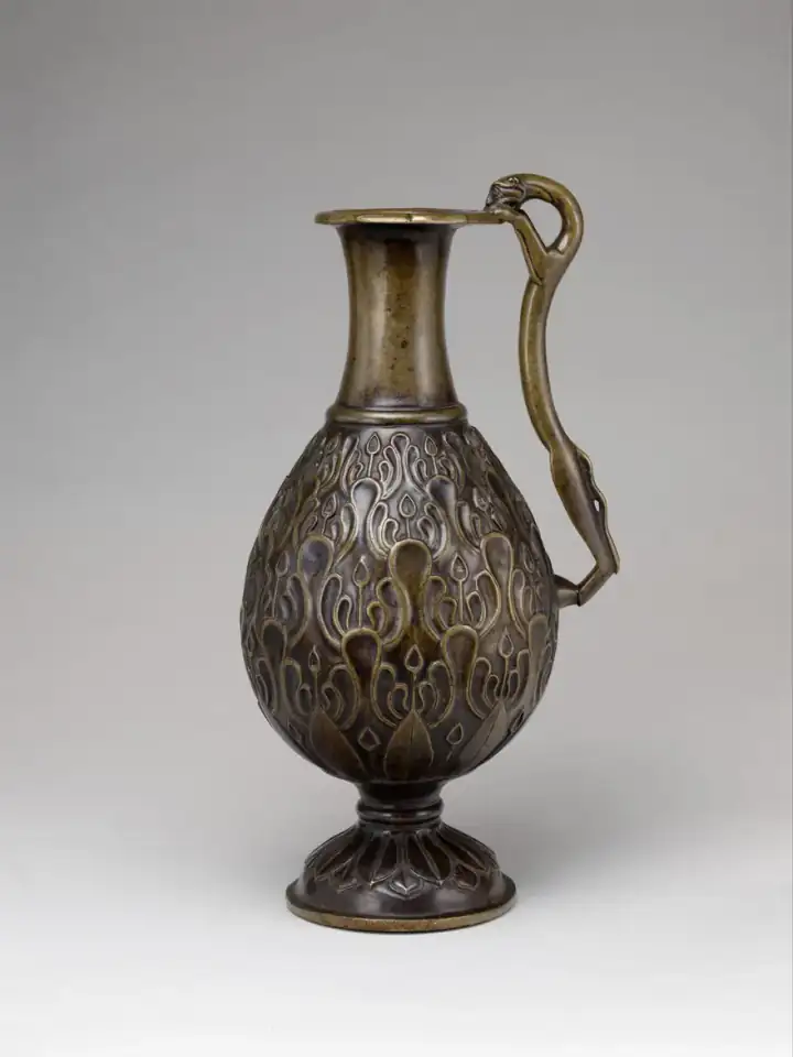 Ewer with a Feline-Shaped Handle — 7th century; figürsüz İslâm sanatı eseri (The Met, CC0).