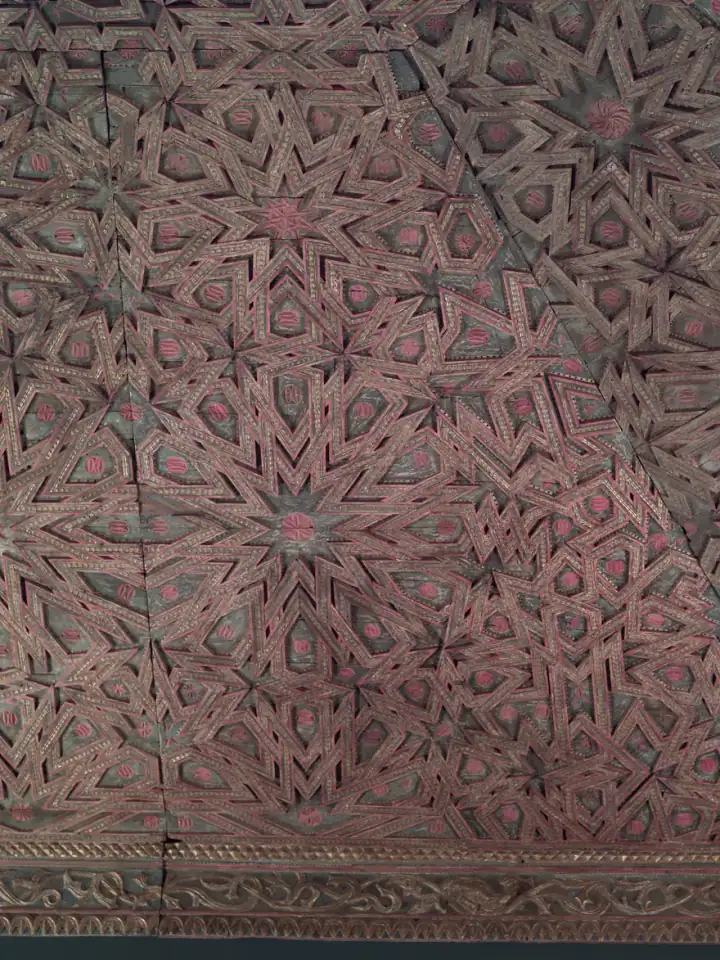 Ceiling — 16th century; figürsüz İslâm sanatı eseri (The Met, CC0).
