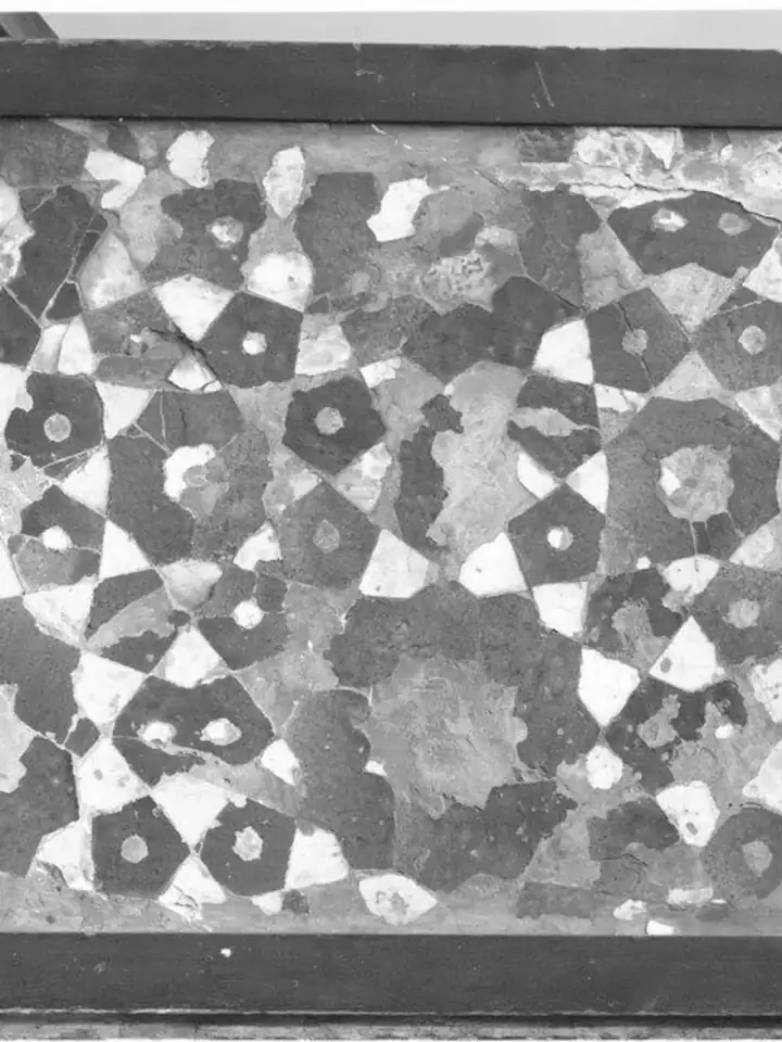 Tile Panel — 17th century; figürsüz İslâm sanatı eseri (The Met, CC0).